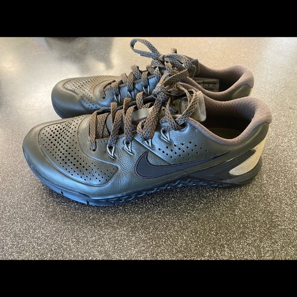 Nike Shoes | Nike Metcon 4 Leather SE | Color: Black/Green | Size: 8 | Cellugo87's Closet